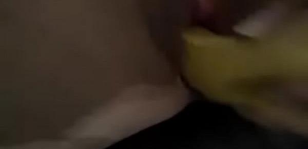  se mete banana por la concha excitada por mi pija